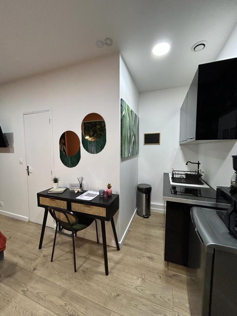 Stylish Modern Studio Apartment Paris Exterior photo